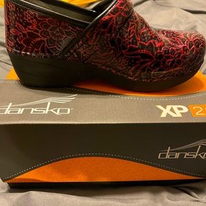 Dansko Nursing shoes Sz37 (7), Scrub Jacket XL, scrubs 2x.nwt/nearly new